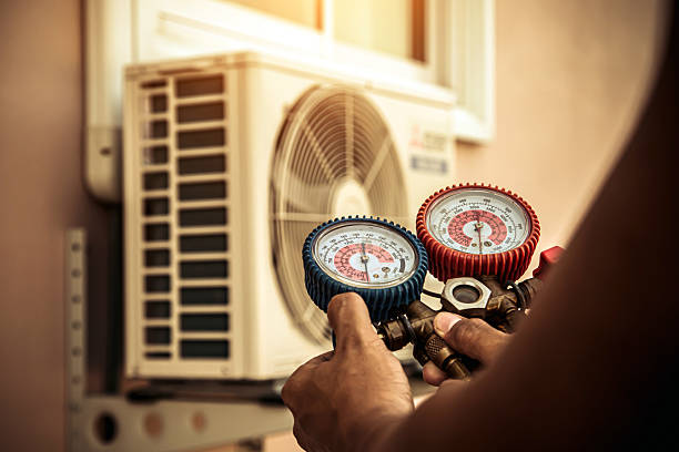 Professional Hvac technician working in Mapleton, UT